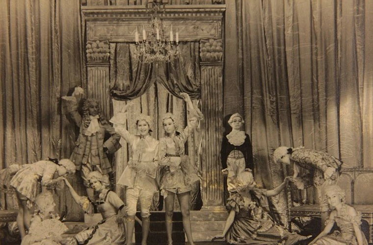 Ảnh mới công bố: Nữ hoàng Elizabeth thời xuân sắc ảnh 14